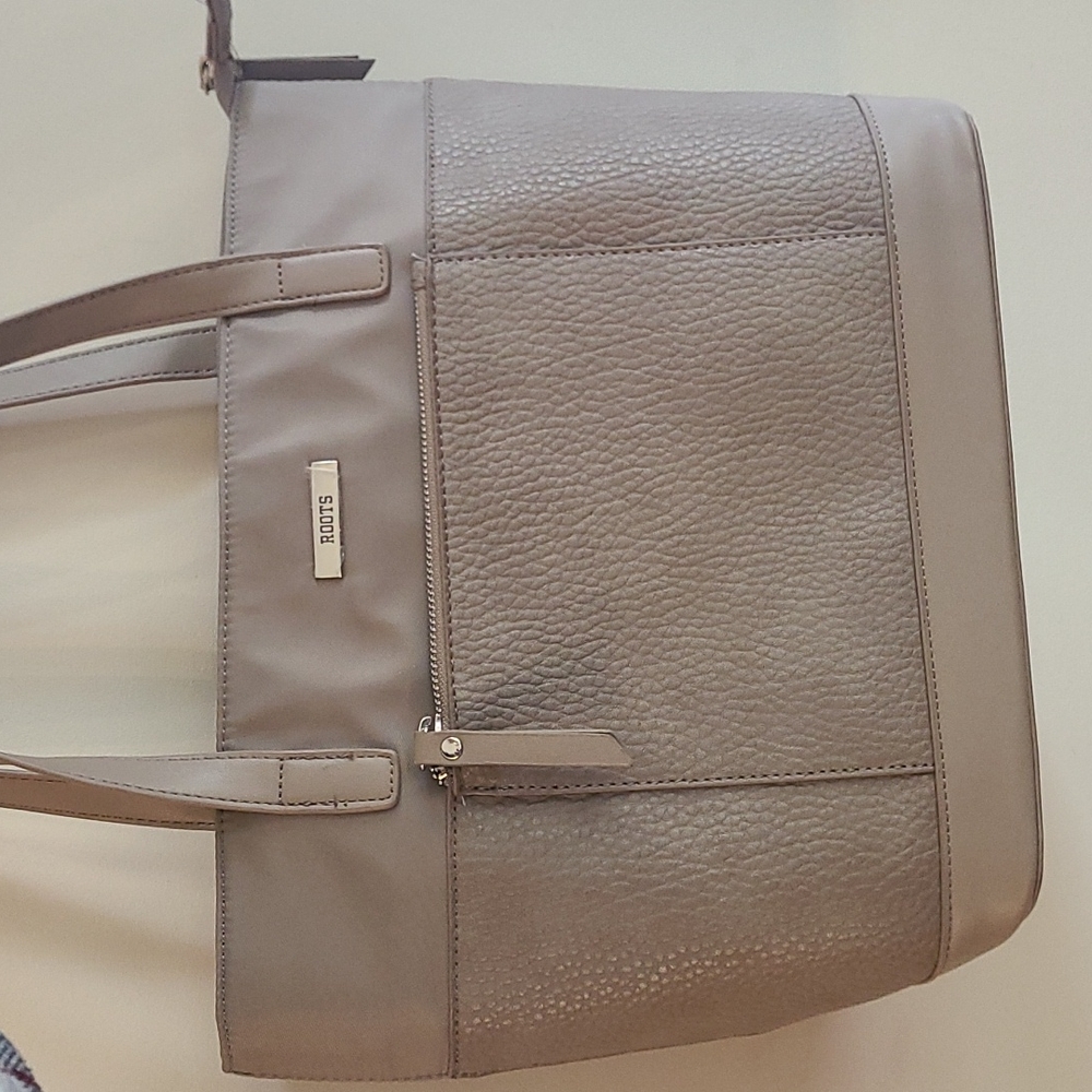 Roots purse